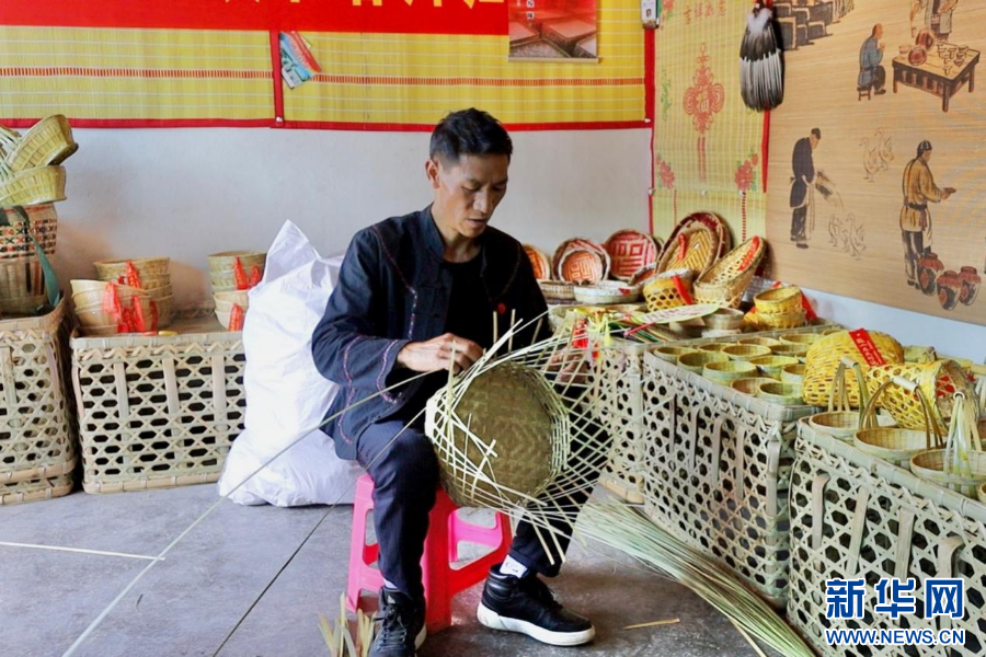 竹编艺人左玉伟:小竹子"编"出大世界|国新学子看云南_新浪财经_新浪网