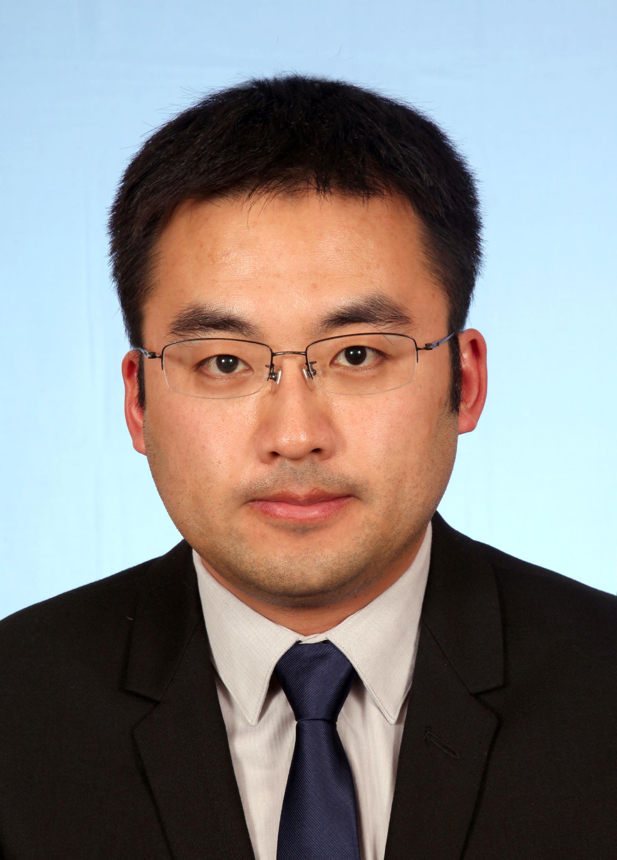 华东师范大学化学与分子工程学院教授、博士生导师姜雪峰。