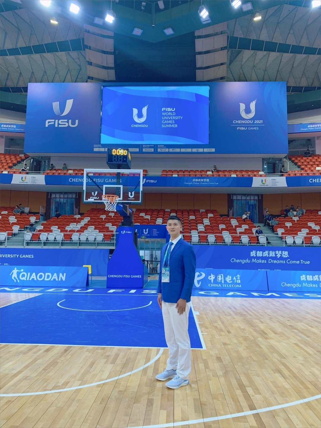 江宇航,国家一级篮球裁判员,在此次大运会担任国内技术官员,负责省