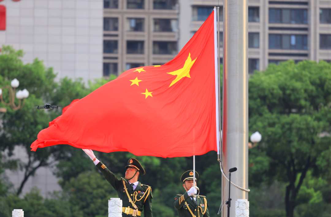 (组图)南昌:八一广场举行升旗仪式庆祝建军96周年