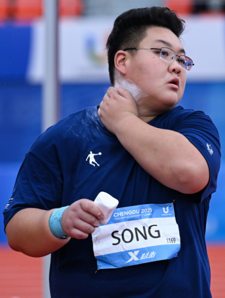 女子铅球宋佳媛获成都大运会田径首金|成都大运会_新浪财经_新浪网