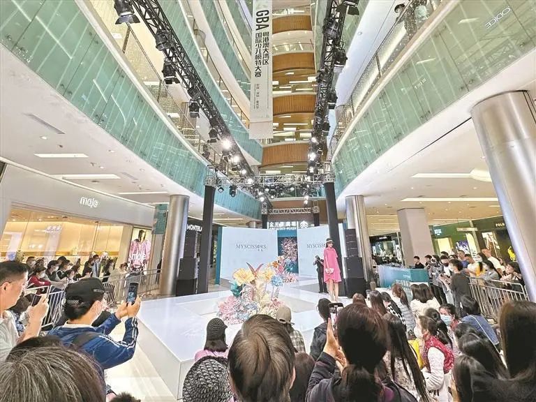 深圳总人口_深圳最新公报!深圳人年均工资、人口、住房数据曝光(2)