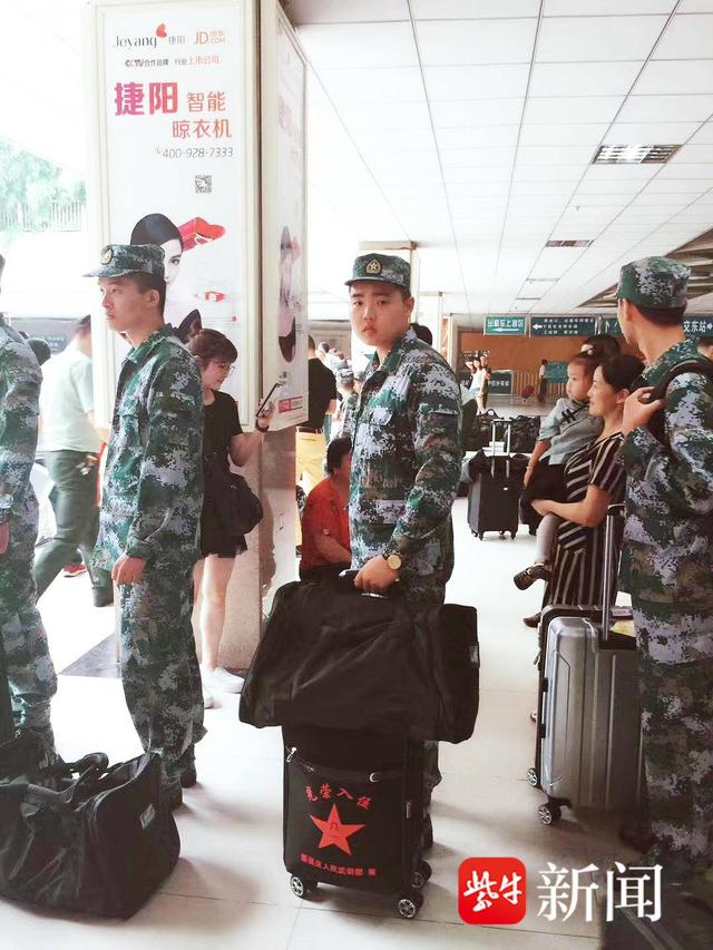 但阅历相当精彩:19岁入伍成为海军陆战队员,21岁退伍后,做过软件技术