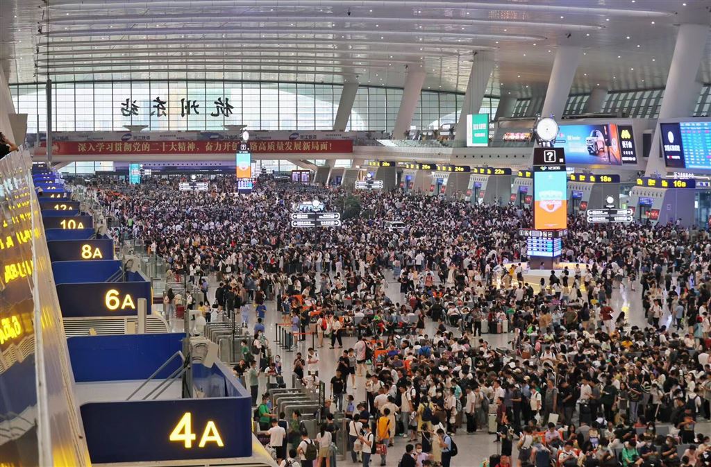 杭州东站候车大厅(中铁上海局集团供图)