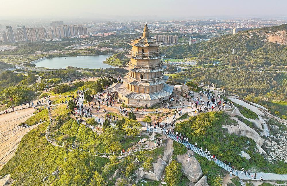 今年"五一"期间的石狮市宝盖山景区本报记者 吴鹏 通讯员 王文豪