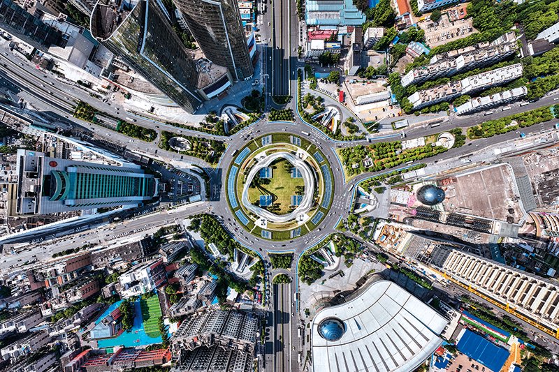 光谷广场综合体(2023 年 6 月 14 日摄) 伍志尊摄 / 本刊