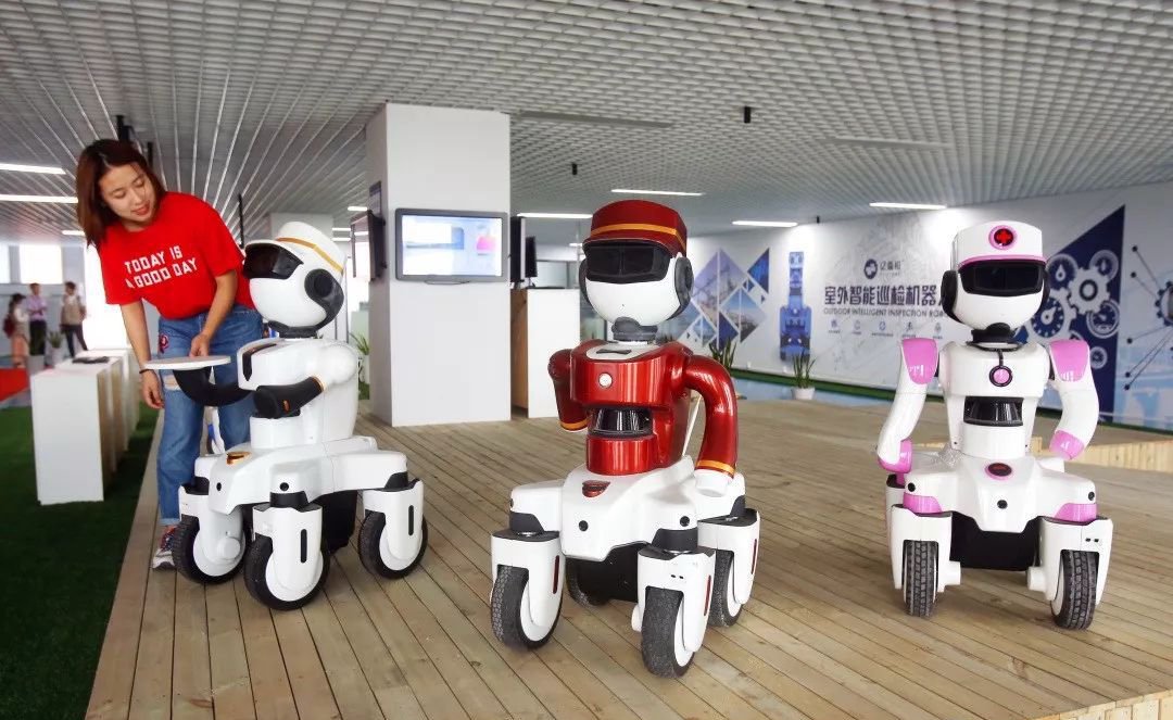 亿嘉和智能巡检机器人.金陵微雨花供图