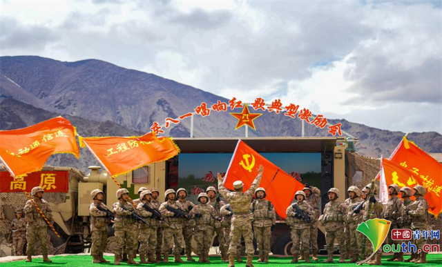 庆"八一",铸"军魂",红歌典型话忠诚|中国人民解放军_新浪财经_新浪网