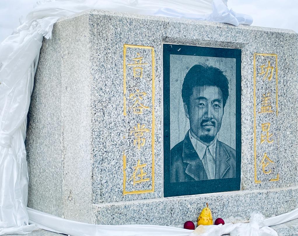 图为杰桑·索南达杰纪念碑.新华社记者周盛盛摄