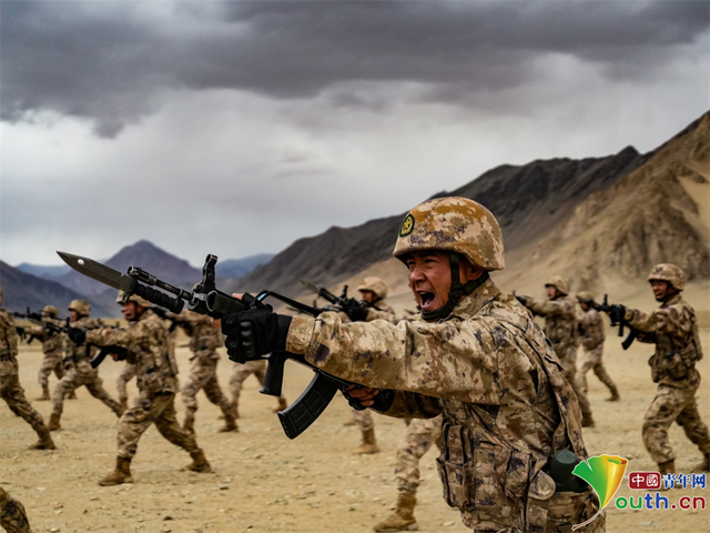 庆"八一",铸"军魂",红歌典型话忠诚