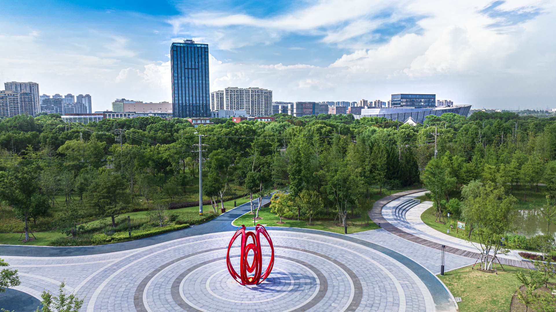 图为金山双拥公园标志性雕塑"同心圆"