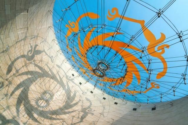 成都金沙遗址博物馆陈列馆穹顶的太阳神鸟