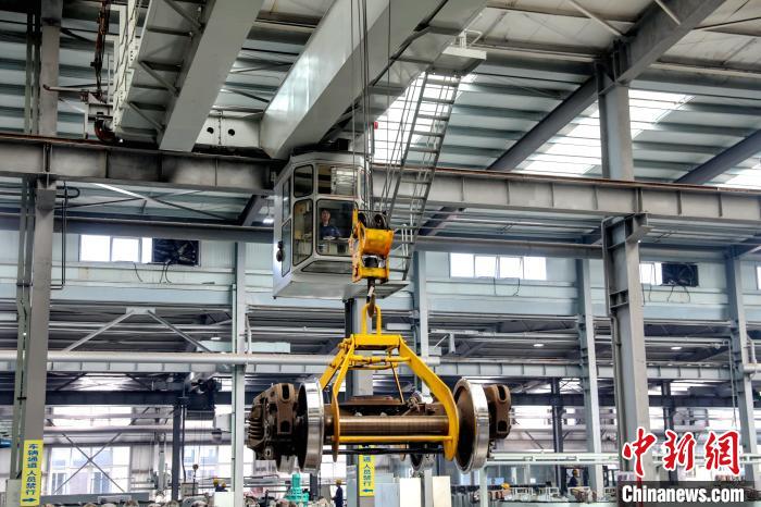 图为西安东车辆段操作车间.杨凯帆 摄