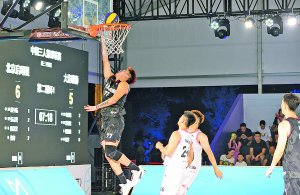 　　图为北京启明星队和大连雄狮队比赛现场。