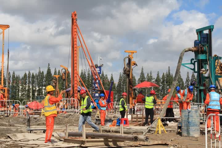 a4标左线始发工作井超高压旋喷桩端头加固施工现场