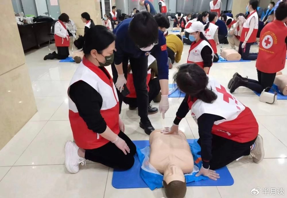 天津市红十字会进行救援技术培训。（受访者供图）