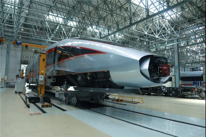 京张高铁动车组列车车头装备。凤凰网吉林 龙晓宁/摄