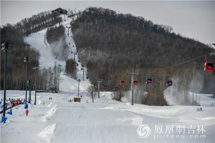 吉林省长白山万达国际度假区滑雪场。凤凰网吉林 龙晓宁/摄