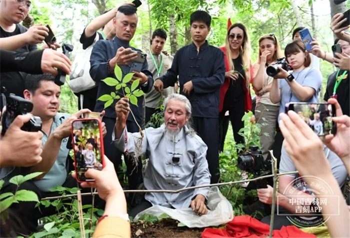 长白山采参习俗。图片来源：中国吉林网