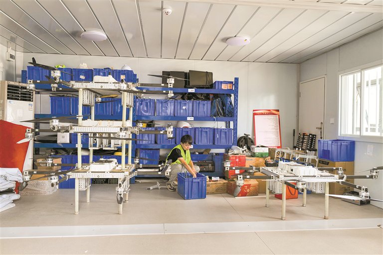 记者探访无人机运营中心,触摸"低空经济"的深圳图景