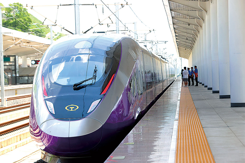 专为杭州亚运会打造的复兴号亚运智能动车组列车迎来首次试乘体验活动