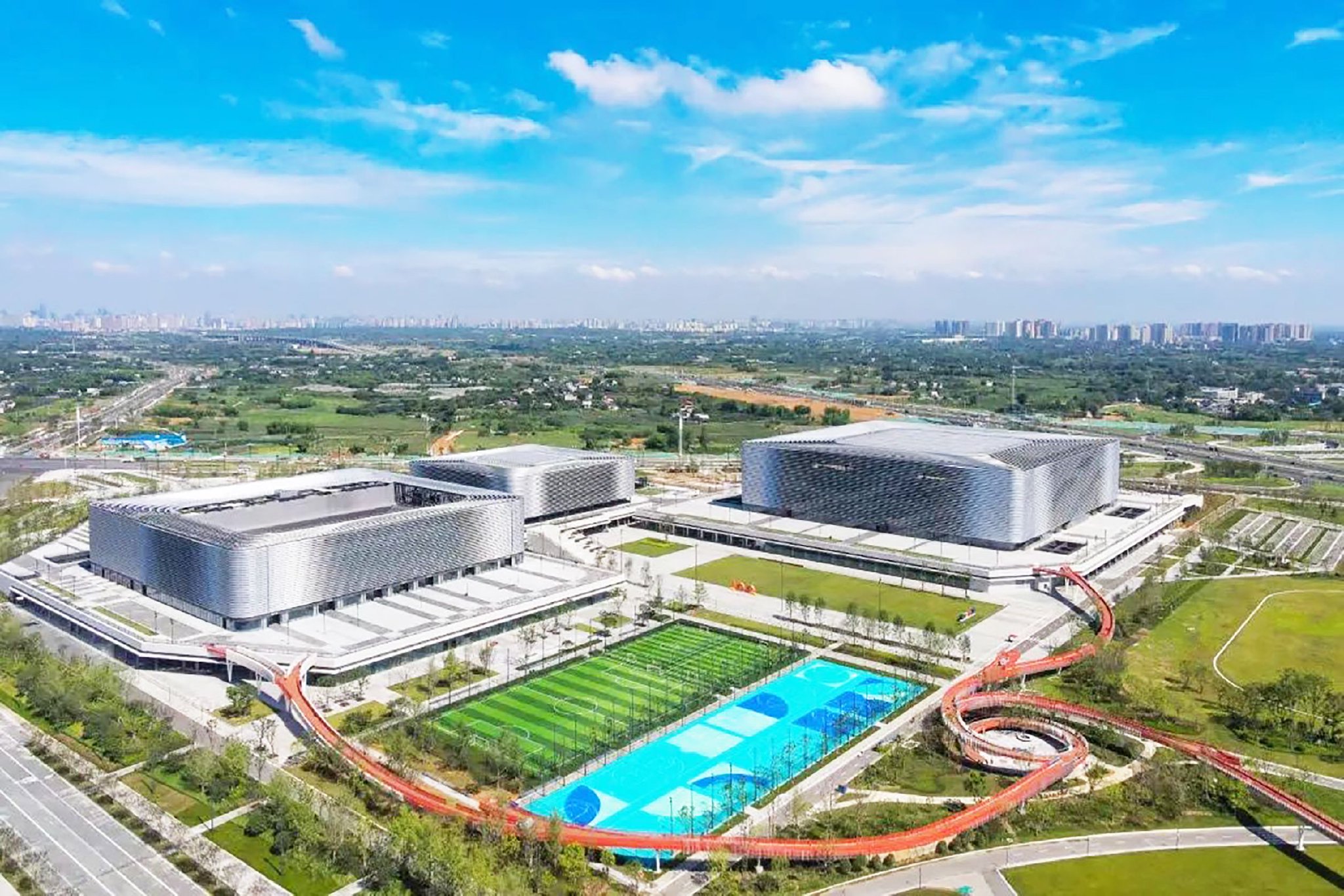 东安湖体育公园主体育场的游泳馆利用节水科技实现了水资源循环利用