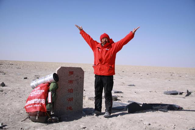 2008年,雷殿生到达罗布泊湖心位置 图据受访者