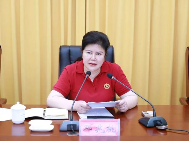 她曾长期在遵义工作,历任:遵义县副县长,遵义县委常委,副县长,正安县