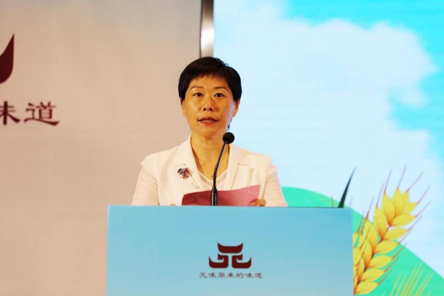 图为元氏县委书记许尽晖致辞.