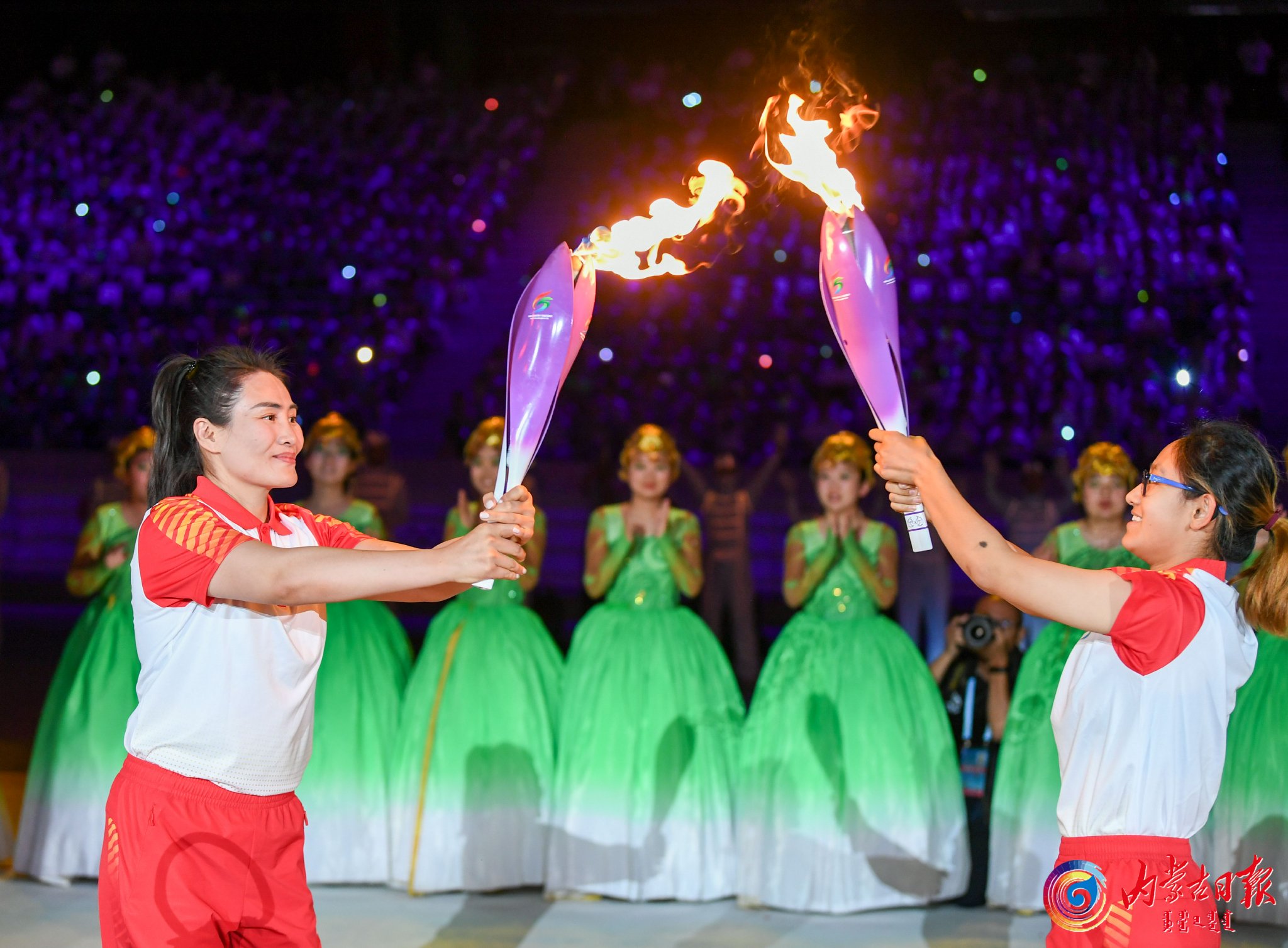 "芳华"燃动"暖城"|火炬手_新浪财经_新浪网