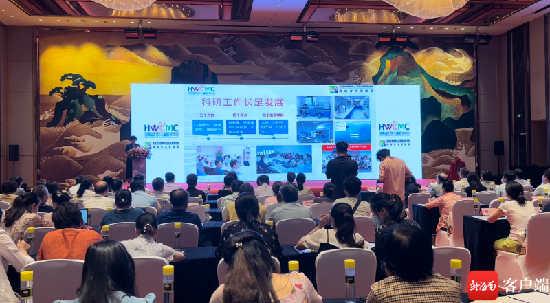 随后,庞启明教授团队负责为患儿小丽提供全程诊疗支持,让家人看到了