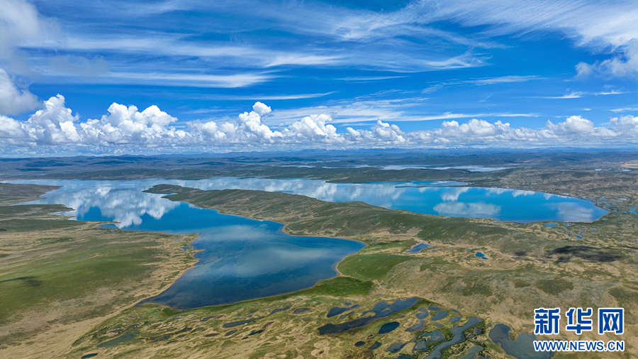 在青海省果洛藏族自治州玛多县境内拍摄的星星海(无人机照片).