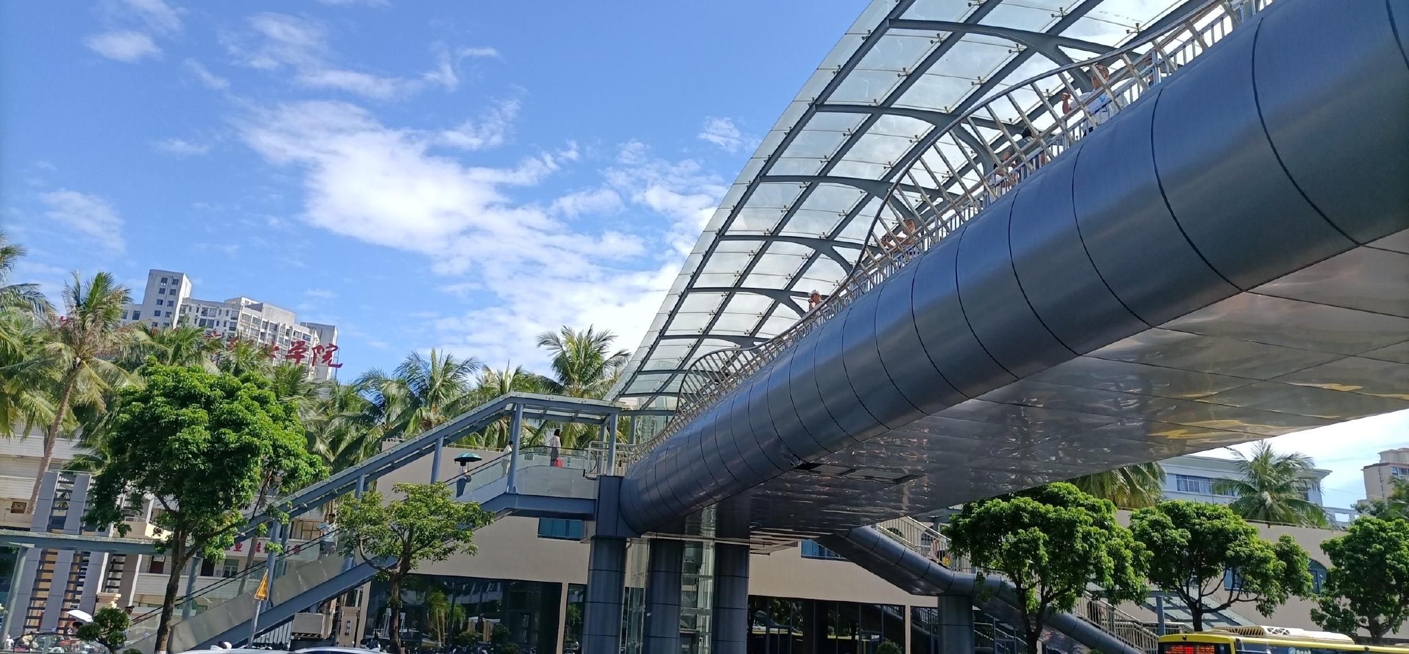 海口秀华路过街天桥正式启用 出行更有保障_新浪财经_新浪网