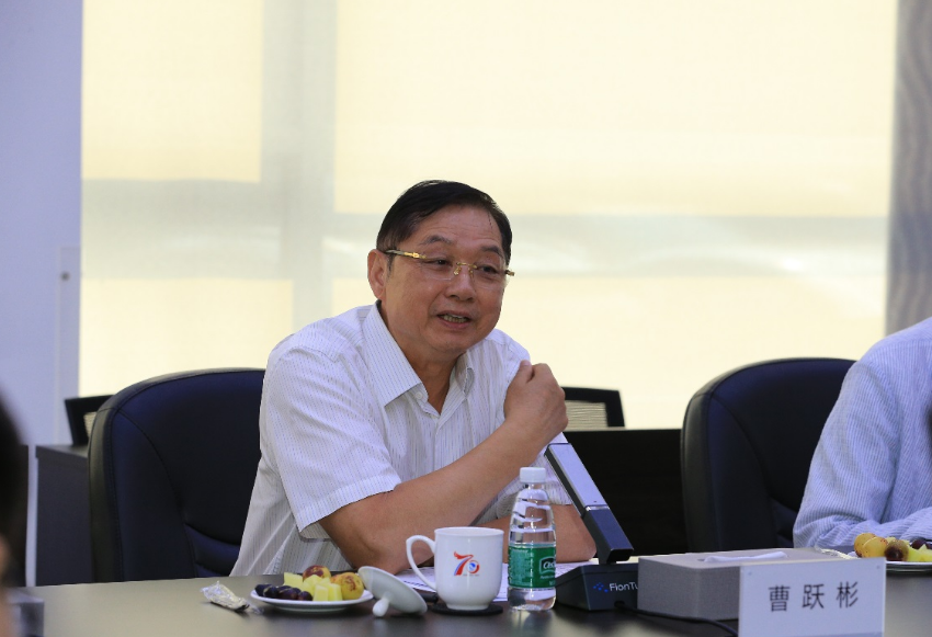 图为澳森特钢董事长曹跃彬在交流会上讲话