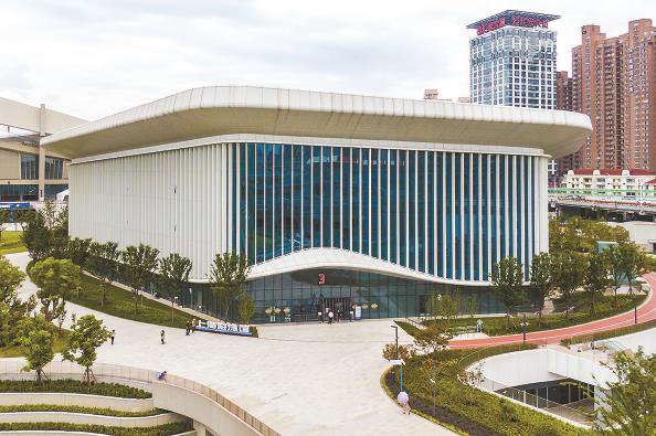 上海游泳馆外景 记者 李铭珅 摄