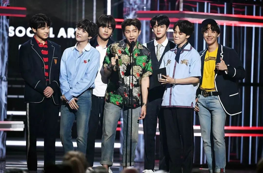 2018年5月,bts在美国《billboard music awards》中连续两年获奖"top