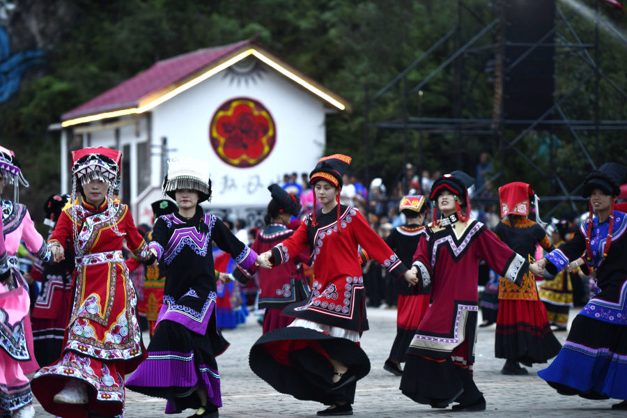 贵州威宁:彝族火把节 万人狂欢盛宴|贵州省_新浪财经_新浪网