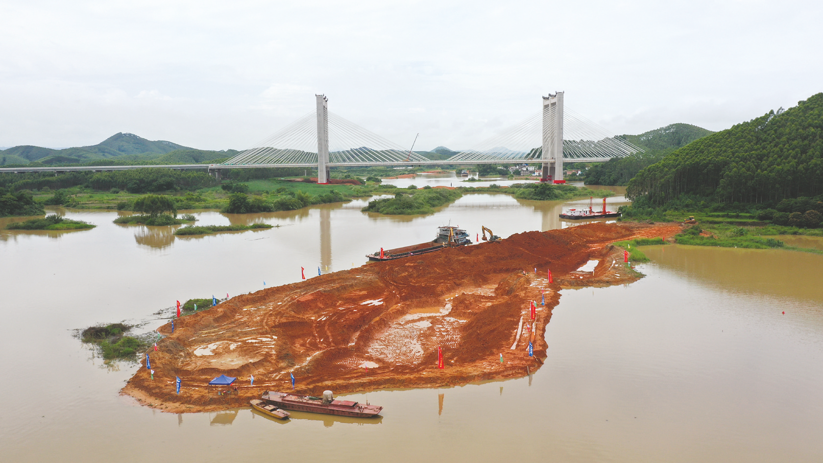 &nbsp;&nbsp;&nbsp;&nbsp;平陆运河航道1标江心洲土方开挖&nbsp;&nbsp