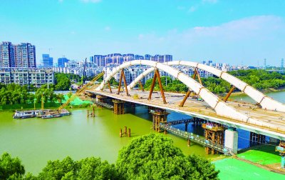 跨秦淮新河大桥雏形初现