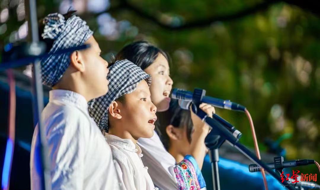 ▲贵州侗族“小村民”在2023国际友城青年音乐周高新站舞台上亮相