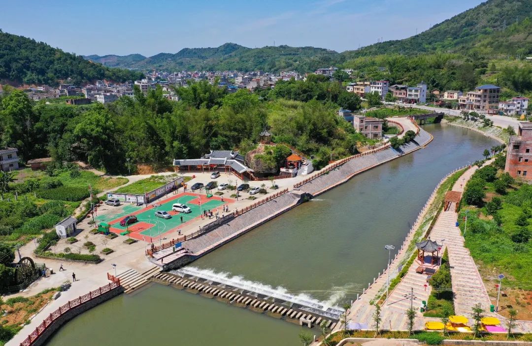 在推进"百千万工程"中,兴宁市黄陂镇立足自身特色优势,全力培育"四上