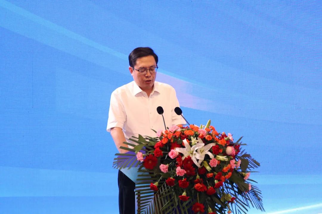 安丘市委副书记,市长乔日升在论坛中表示,"安丘机会"是产业加速转型