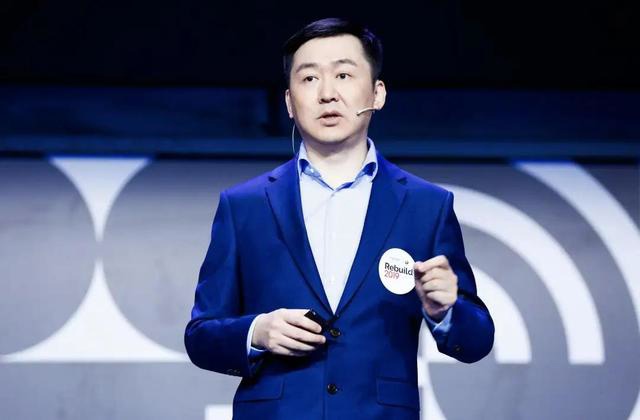 百川智能CEO王小川：坐在电脑面前工作是件危险的事，大概率会被AI取代