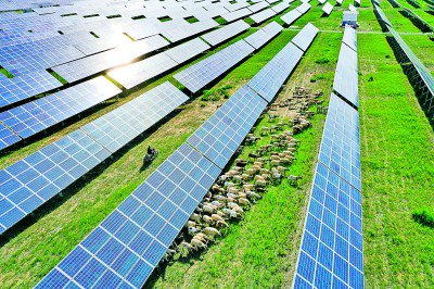 位于海南州共和县的龙羊峡水电站,是黄河上游第一座大型梯