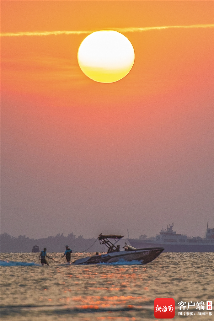 椰风海韵的三亚吸引众多游客前来打卡. 海南日报记者 王程龙 摄