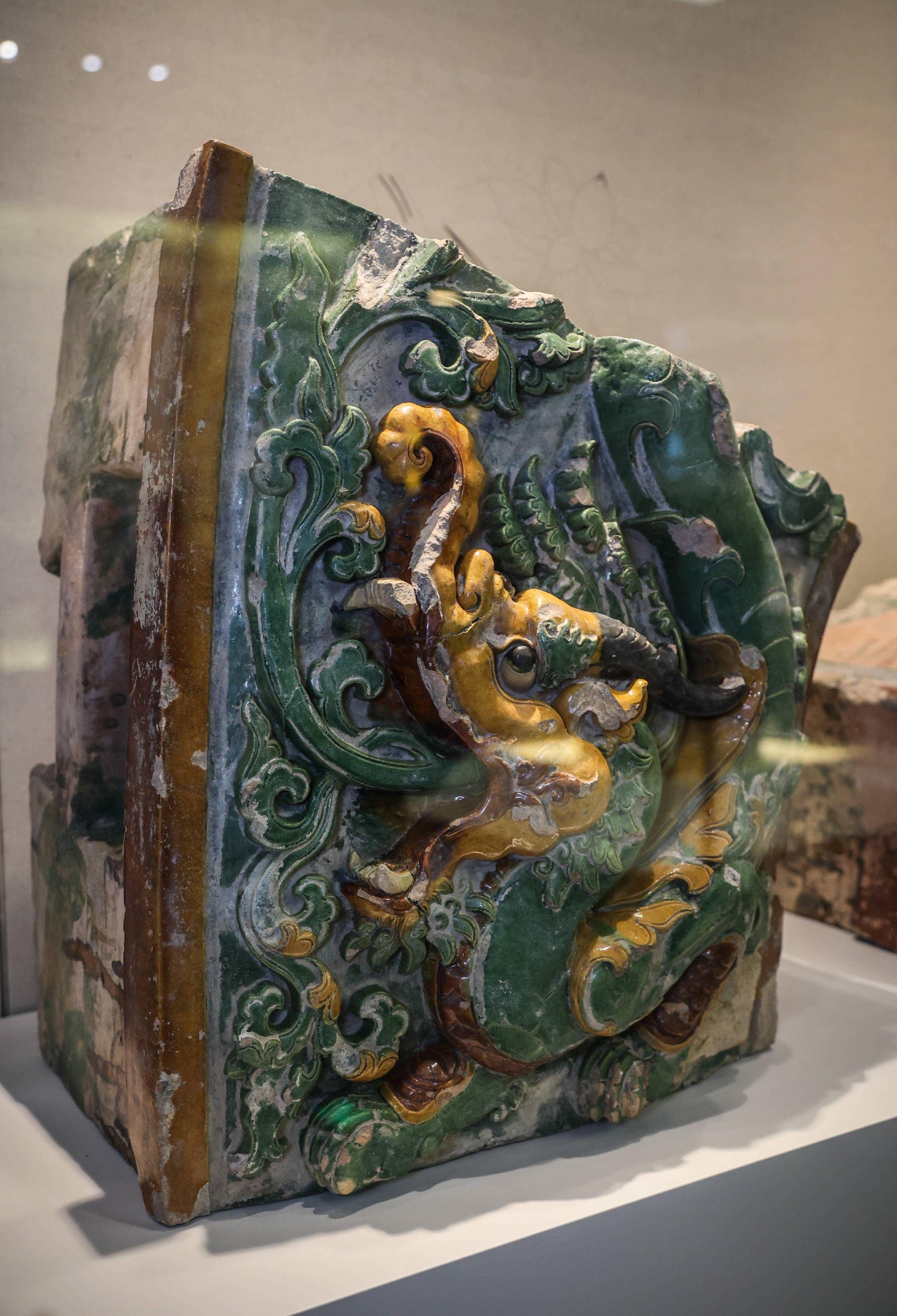 龙纹五彩琉璃砖