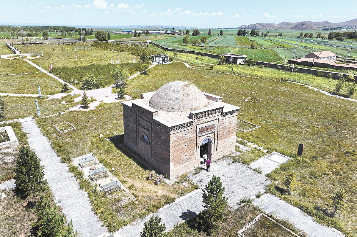 历经风霜的梳妆楼元墓.陈亮摄