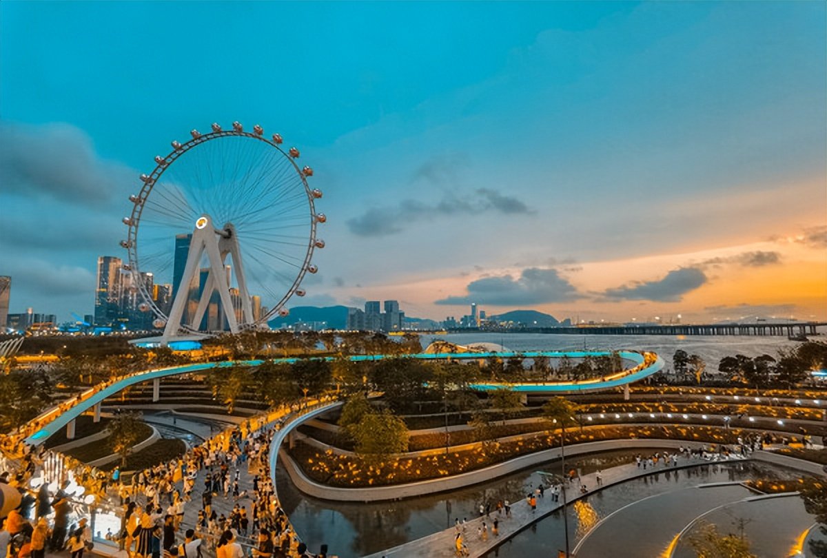 图为深圳欢乐港湾夜景