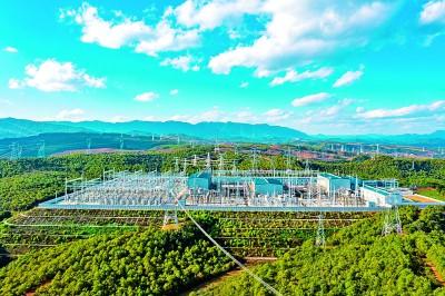 昆柳龙直流工程送端昆北换流站.李品摄/光明图片