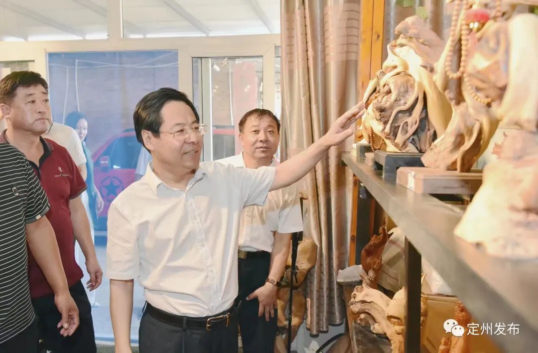 8月14日,市委书记张涛到长安路街道调研项目建设,和美乡村建设等重点